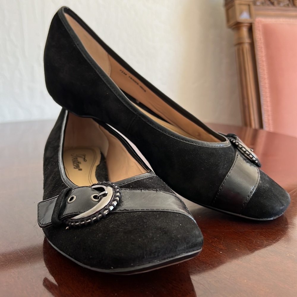 Trotters Black Soft Suede Flat Dress Shoe Size 7 1/2 M